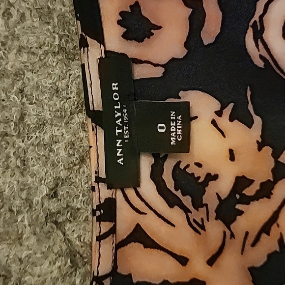 Ann Taylor wrap short puff sleeve blouse brown/black flower fairy fall 0 y2k - Picture 9 of 11